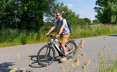 Mitarbeiter von Tokuyama Dental auf dem Fahrrad in der Natur